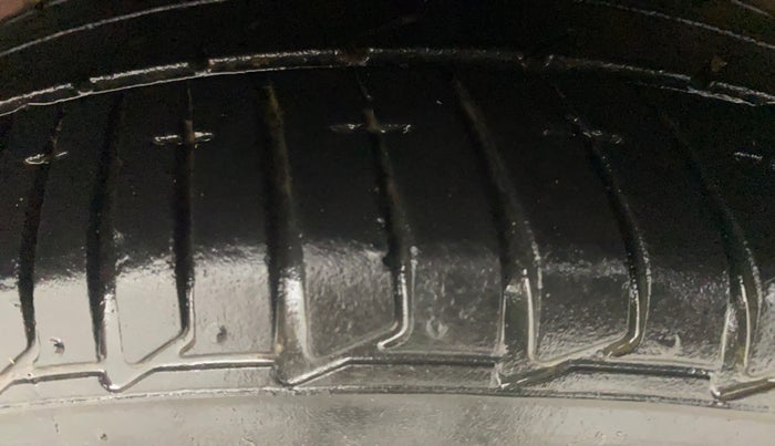 2015 Hyundai Xcent SX 1.2 (O), Petrol, Manual, 1,12,695 km, Right Rear Tyre Tread