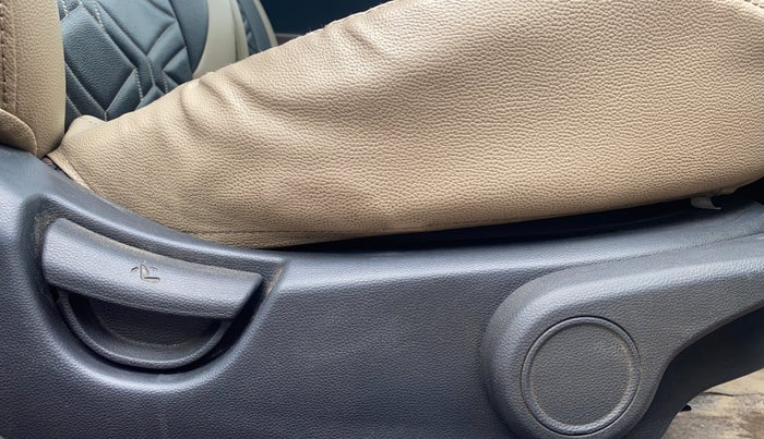 2015 Hyundai Xcent SX 1.2 (O), Petrol, Manual, 1,12,695 km, Driver Side Adjustment Panel