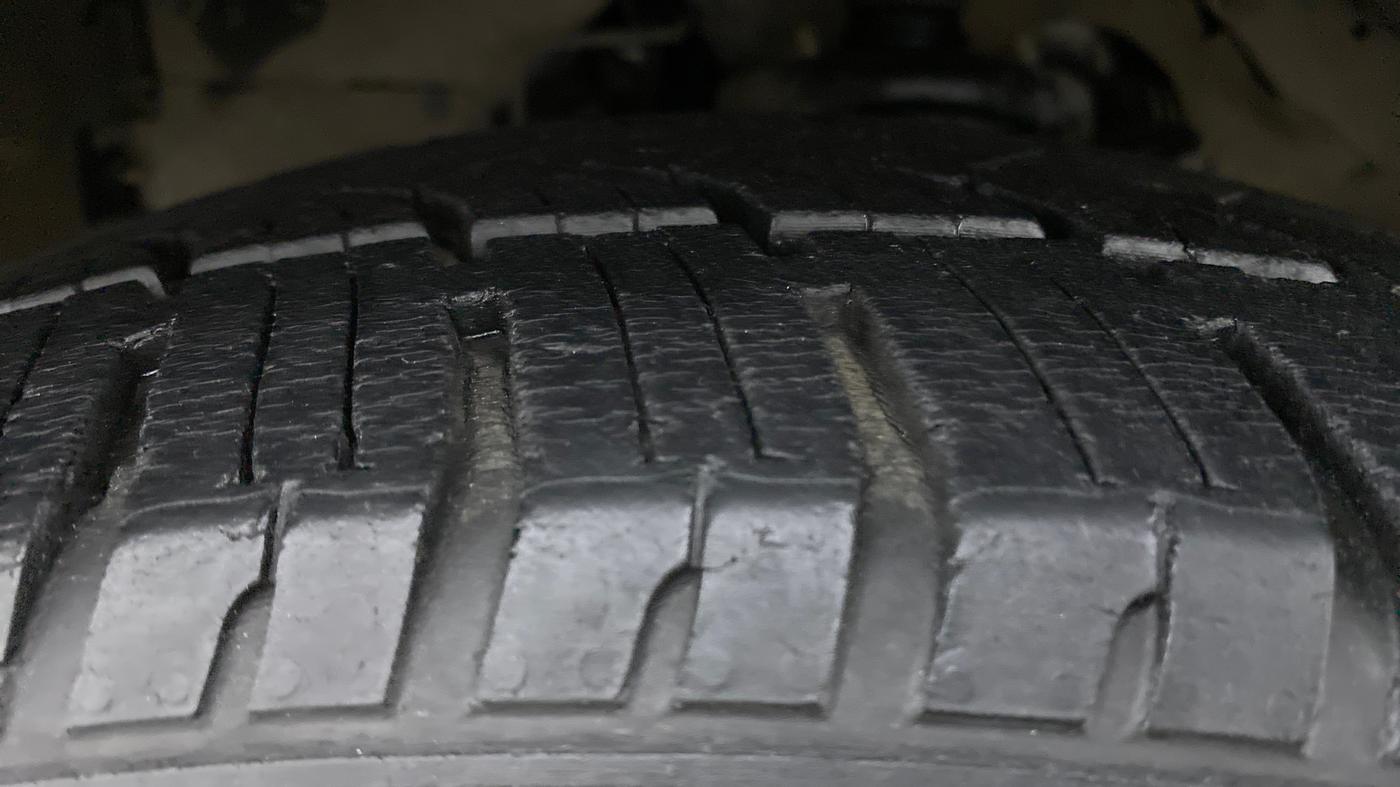 2018 Tata Hexa Varicor 400 XTA, Diesel, Automatic, 35,426 km, Right Front Tyre Tread