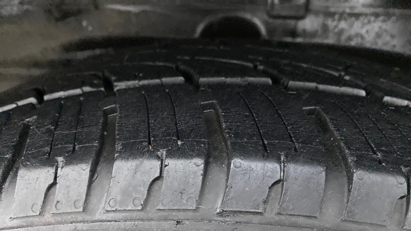2018 Tata Hexa Varicor 400 XTA, Diesel, Automatic, 35,426 km, Right Rear Tyre Tread