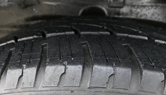 2018 Tata Hexa Varicor 400 XTA, Diesel, Automatic, 35,426 km, Right Rear Tyre Tread