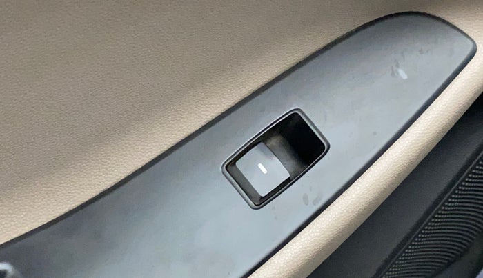 2016 Hyundai Elite i20 MAGNA 1.2, Petrol, Manual, 66,712 km, Left front window switch / handle - Power window makes minor noise