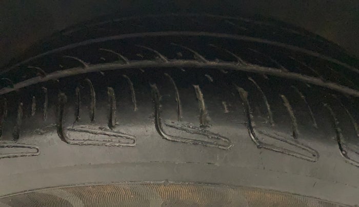 2013 Hyundai i20 MAGNA 1.2, Petrol, Manual, 73,411 km, Right Front Tyre Tread