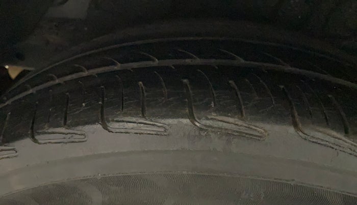 2013 Hyundai i20 MAGNA 1.2, Petrol, Manual, 73,411 km, Right Rear Tyre Tread