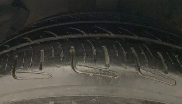 2013 Hyundai i20 MAGNA 1.2, Petrol, Manual, 73,411 km, Left Front Tyre Tread