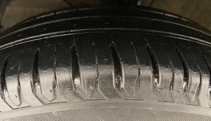 2022 Maruti XL6 ZETA MT, Petrol, Manual, 11,298 km, Left Front Tyre Tread