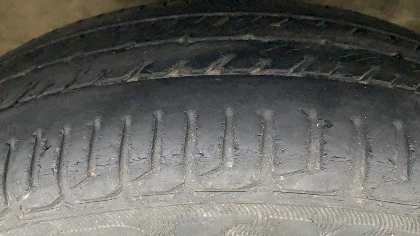 2011 Maruti Wagon R 1.0 VXI, Petrol, Manual, 23,651 km, Right Front Tyre Tread