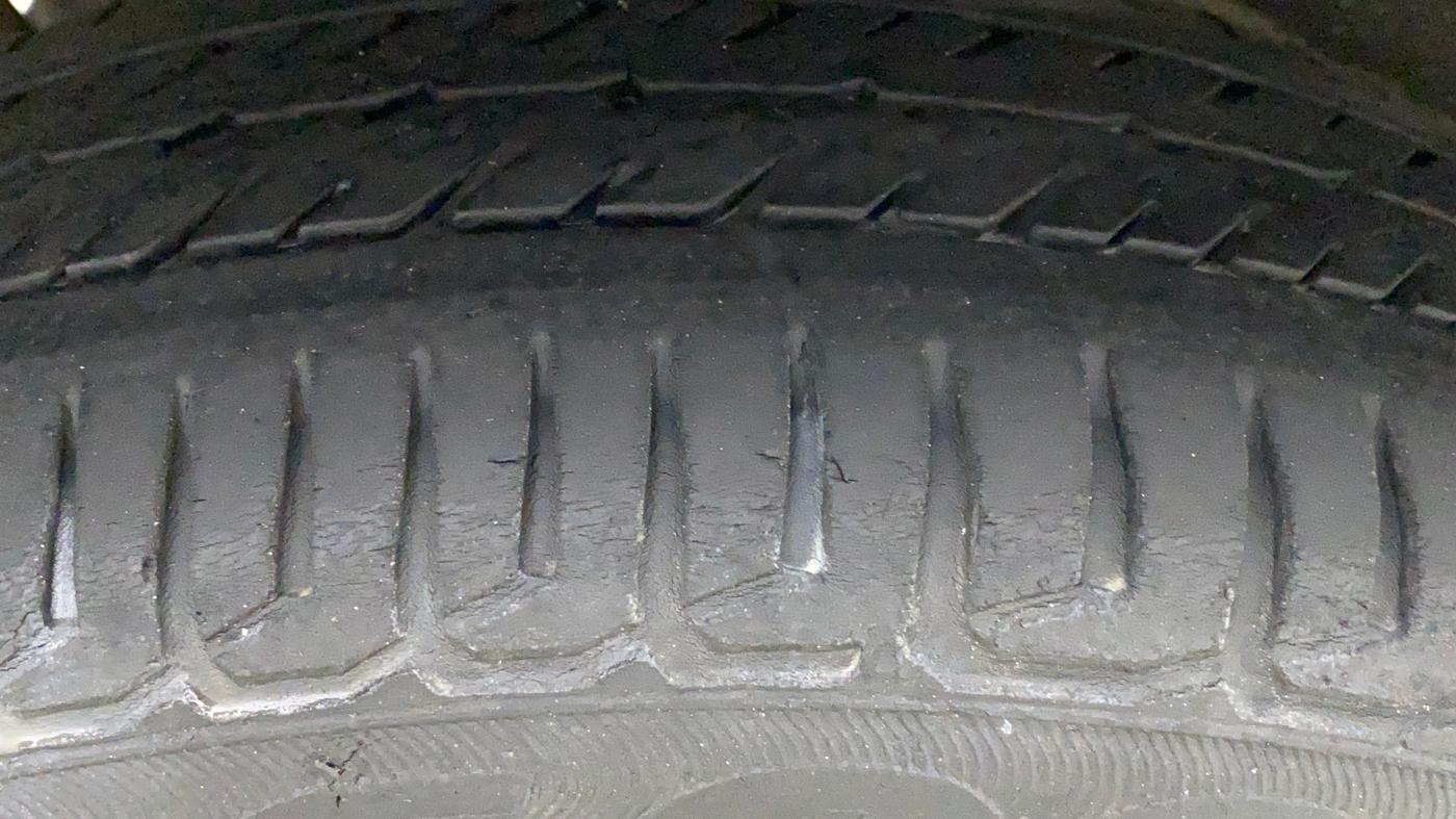 2011 Maruti Wagon R 1.0 VXI, Petrol, Manual, 23,651 km, Right Rear Tyre Tread