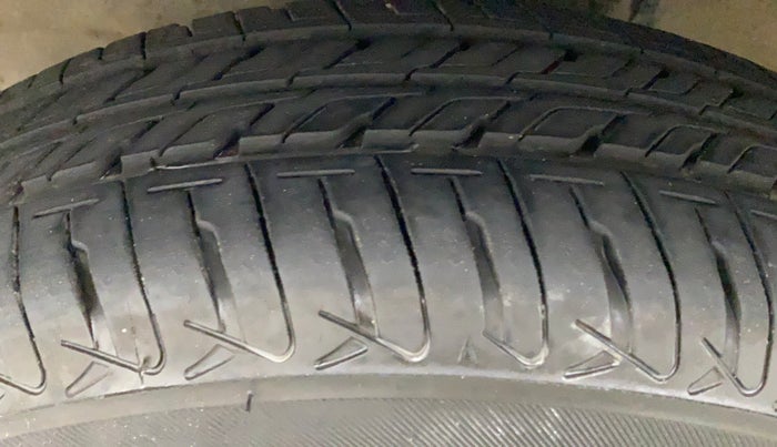 2011 Maruti Wagon R 1.0 VXI, Petrol, Manual, 23,651 km, Left Front Tyre Tread