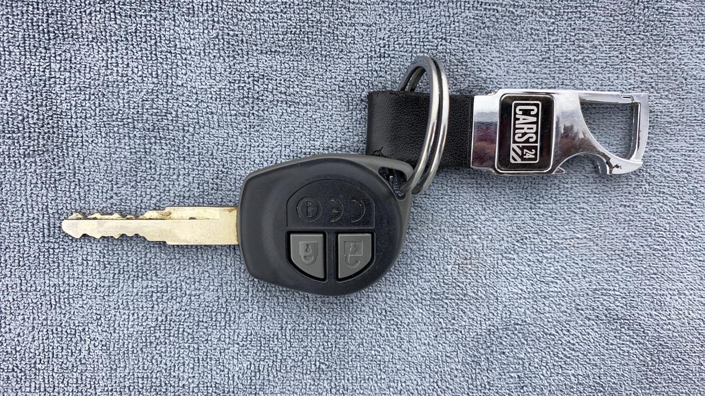 2017 Maruti Dzire VXI AMT, Petrol, Automatic, 13,755 km, Key Close Up