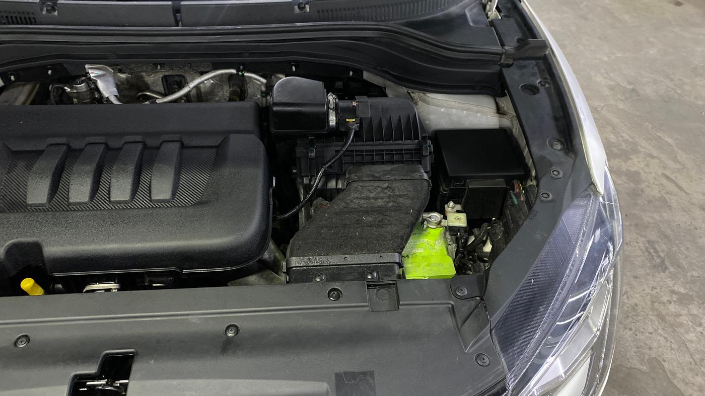 2022 Mahindra XUV700 AX 7 LUXURY D AWD AT 7 STR, Diesel, Automatic, 81,893 km, Engine View - Left