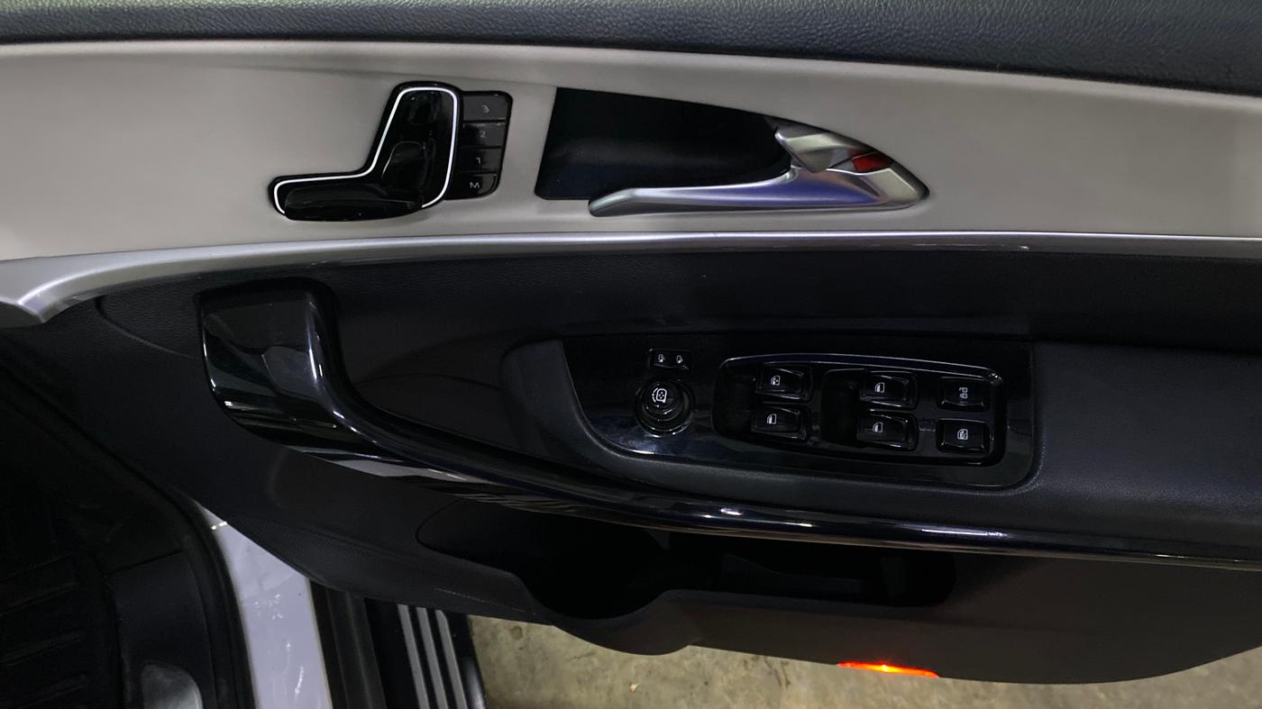 2022 Mahindra XUV700 AX 7 LUXURY D AWD AT 7 STR, Diesel, Automatic, 81,893 km, Driver Side Door Panels Control