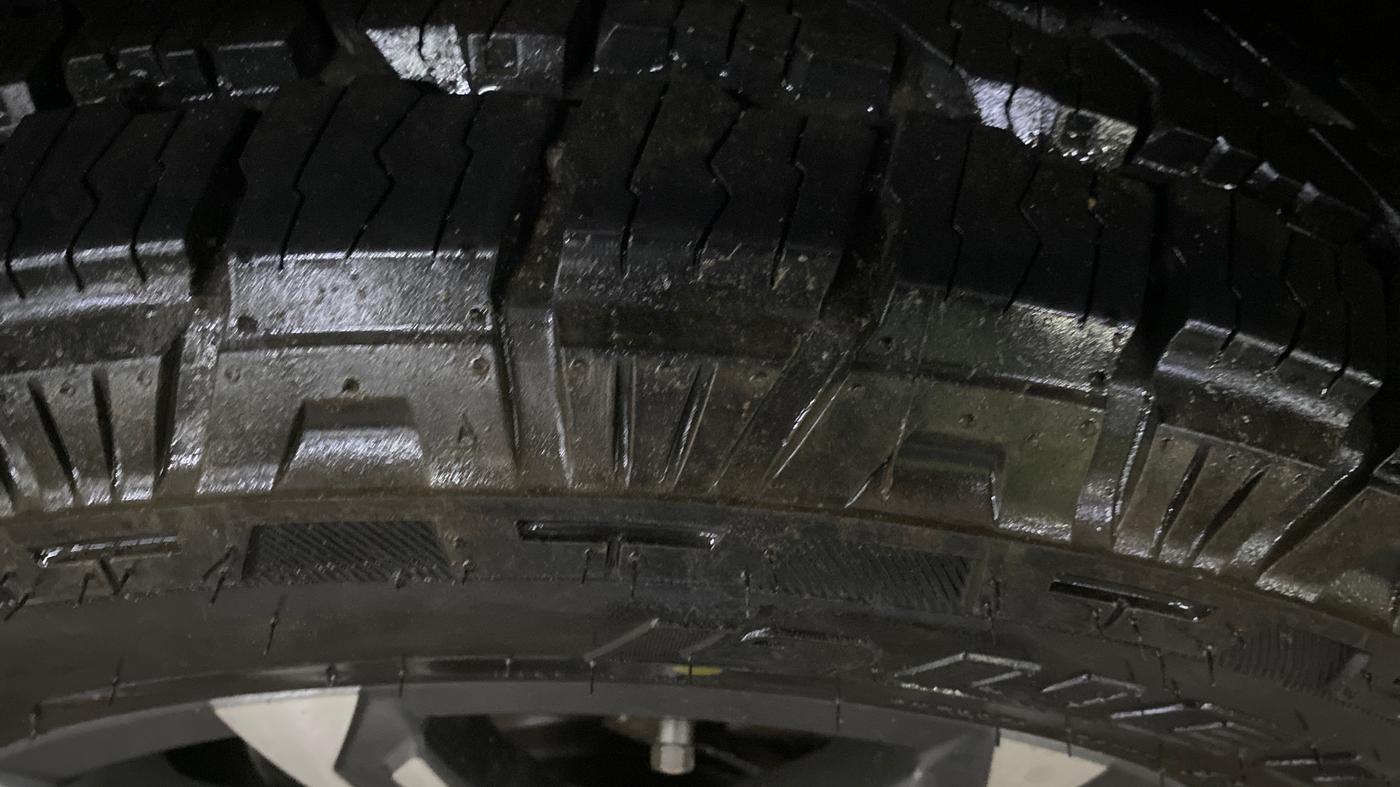 2022 Mahindra XUV700 AX 7 LUXURY D AWD AT 7 STR, Diesel, Automatic, 81,893 km, Left Rear Tyre Tread