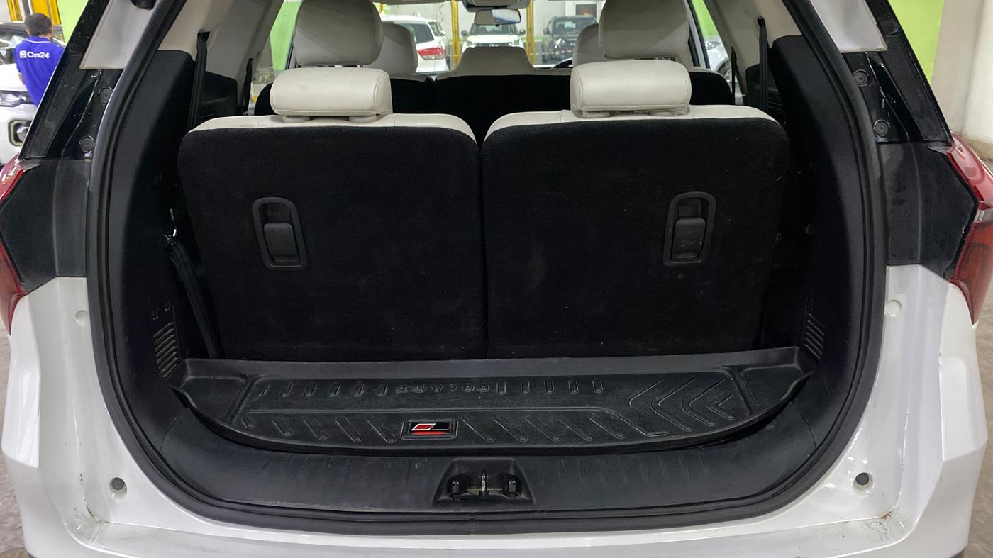 2022 Mahindra XUV700 AX 7 LUXURY D AWD AT 7 STR, Diesel, Automatic, 81,893 km, Boot Inside