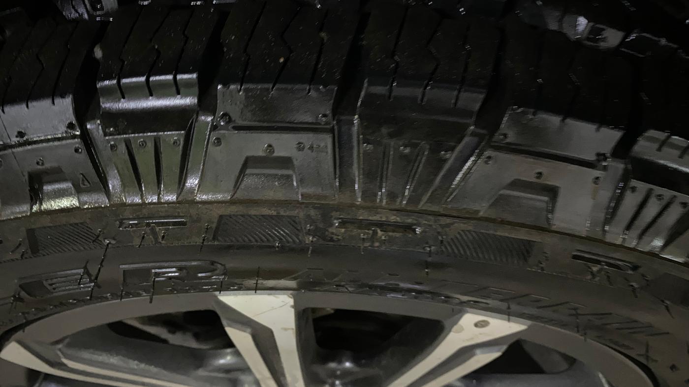 2022 Mahindra XUV700 AX 7 LUXURY D AWD AT 7 STR, Diesel, Automatic, 81,893 km, Right Rear Tyre Tread