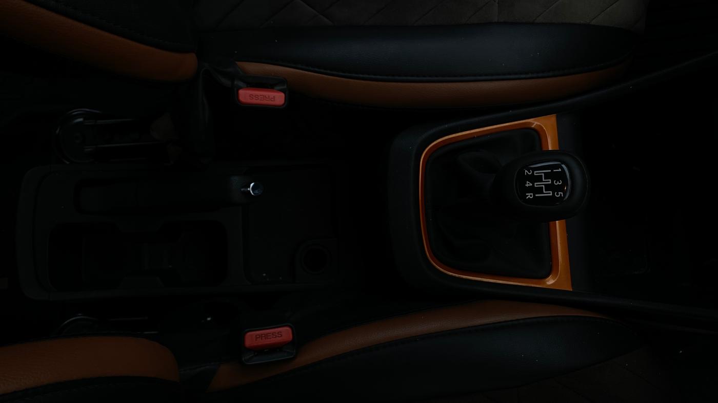 2022 Tata PUNCH ADVENTURE MT, Petrol, Manual, 61,537 km, Gear Lever