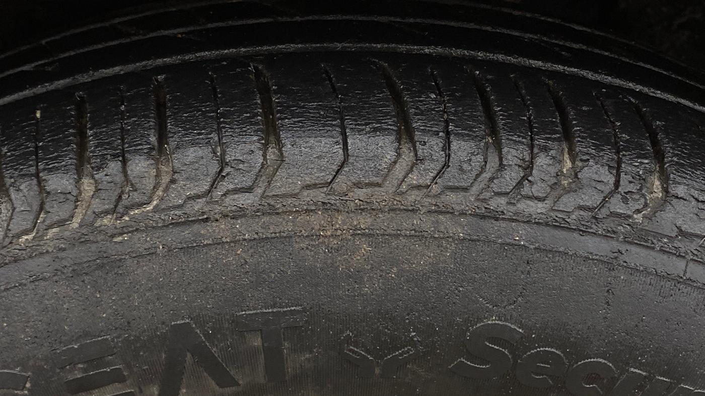 2022 Tata PUNCH ADVENTURE MT, Petrol, Manual, 61,537 km, Left Front Tyre Tread