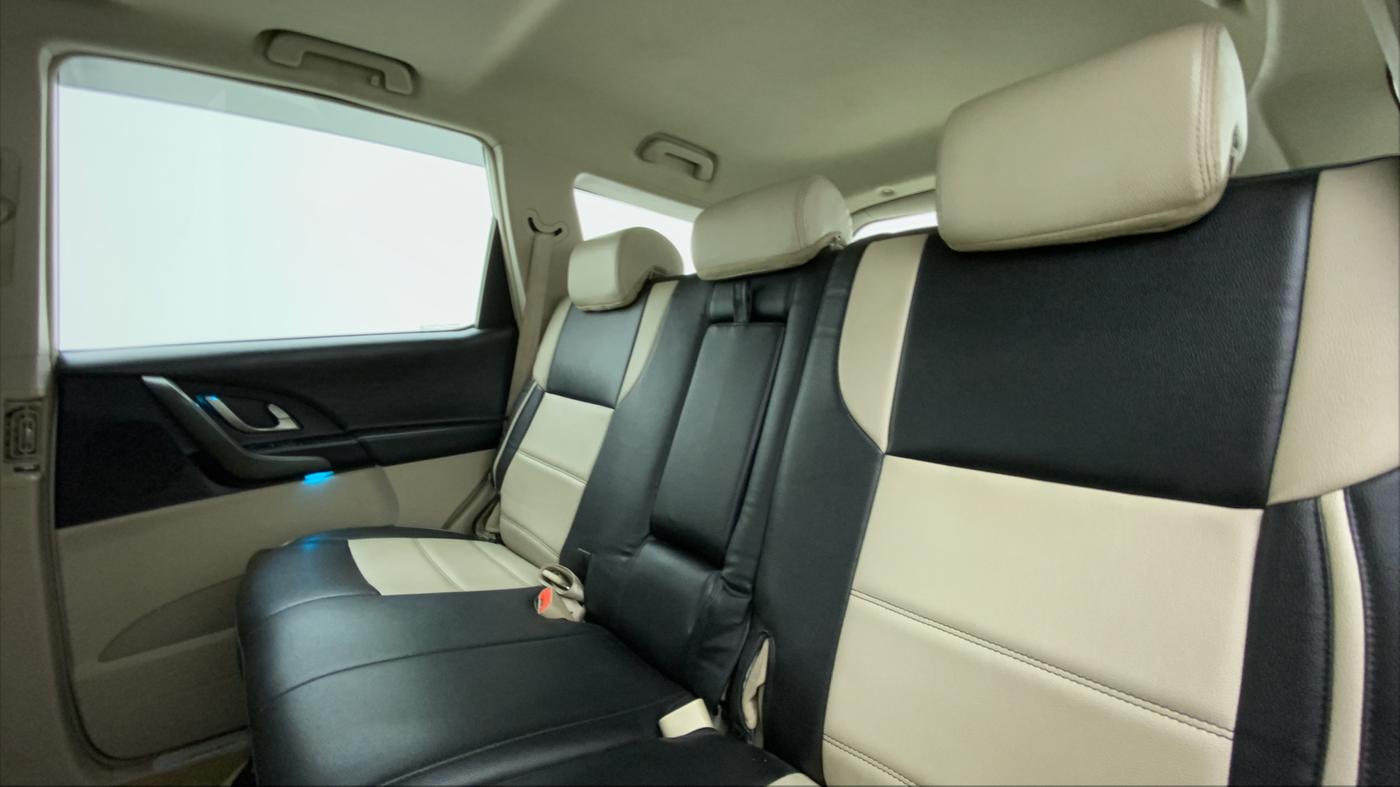 2018 Mahindra XUV500 W9, Diesel, Manual, 47,899 km, Right Side Rear Door Cabin