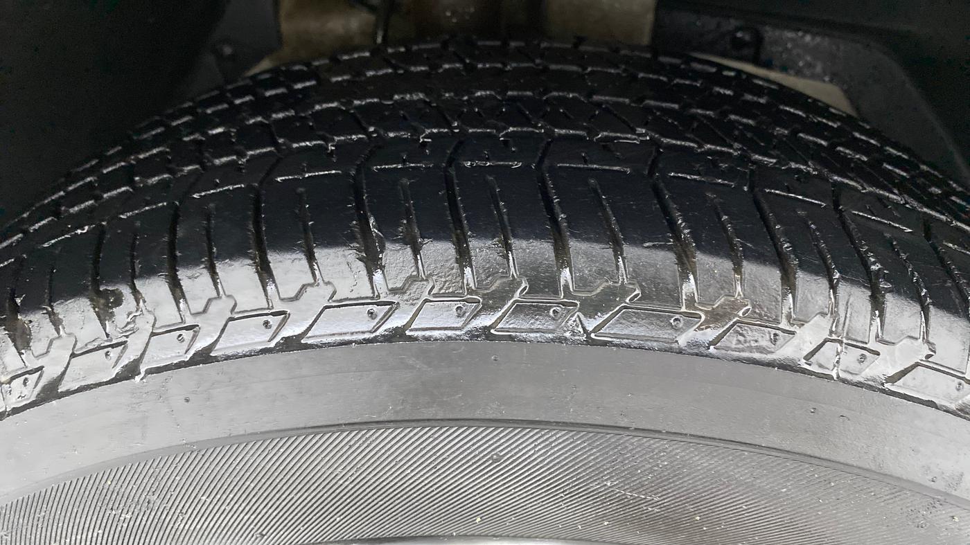 2018 Mahindra XUV500 W9, Diesel, Manual, 47,899 km, Right Front Tyre Tread