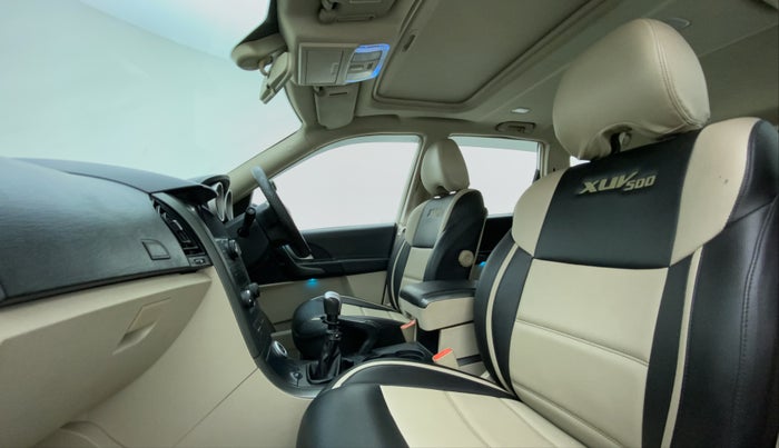 2018 Mahindra XUV500 W9, Diesel, Manual, 47,899 km, Right Side Front Door Cabin