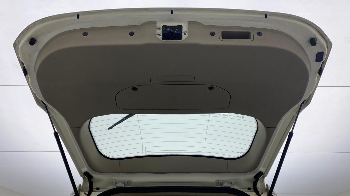 2018 Mahindra XUV500 W9, Diesel, Manual, 47,899 km, Boot Door Open