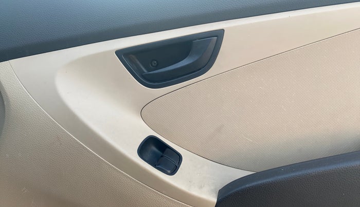 2015 Hyundai Eon MAGNA +, Petrol, Manual, 68,938 km, Driver Side Door Panels Control