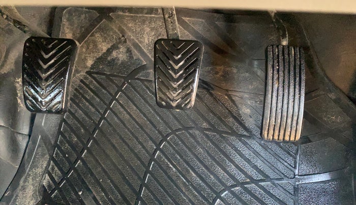 2015 Hyundai Eon MAGNA +, Petrol, Manual, 68,938 km, Pedals