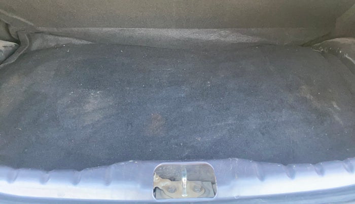 2015 Hyundai Eon MAGNA +, Petrol, Manual, 68,938 km, Boot Inside