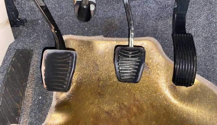 2017 Mahindra XUV500 W6, Diesel, Manual, 56,769 km, Pedals