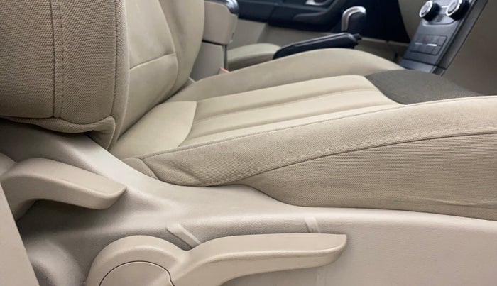 2017 Mahindra XUV500 W6, Diesel, Manual, 56,769 km, Driver Side Adjustment Panel