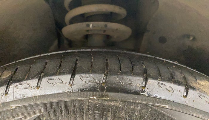 2017 Mahindra XUV500 W6, Diesel, Manual, 56,769 km, Right Front Tyre Tread