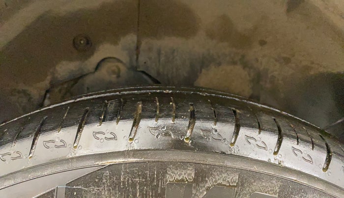 2017 Mahindra XUV500 W6, Diesel, Manual, 56,769 km, Right Rear Tyre Tread