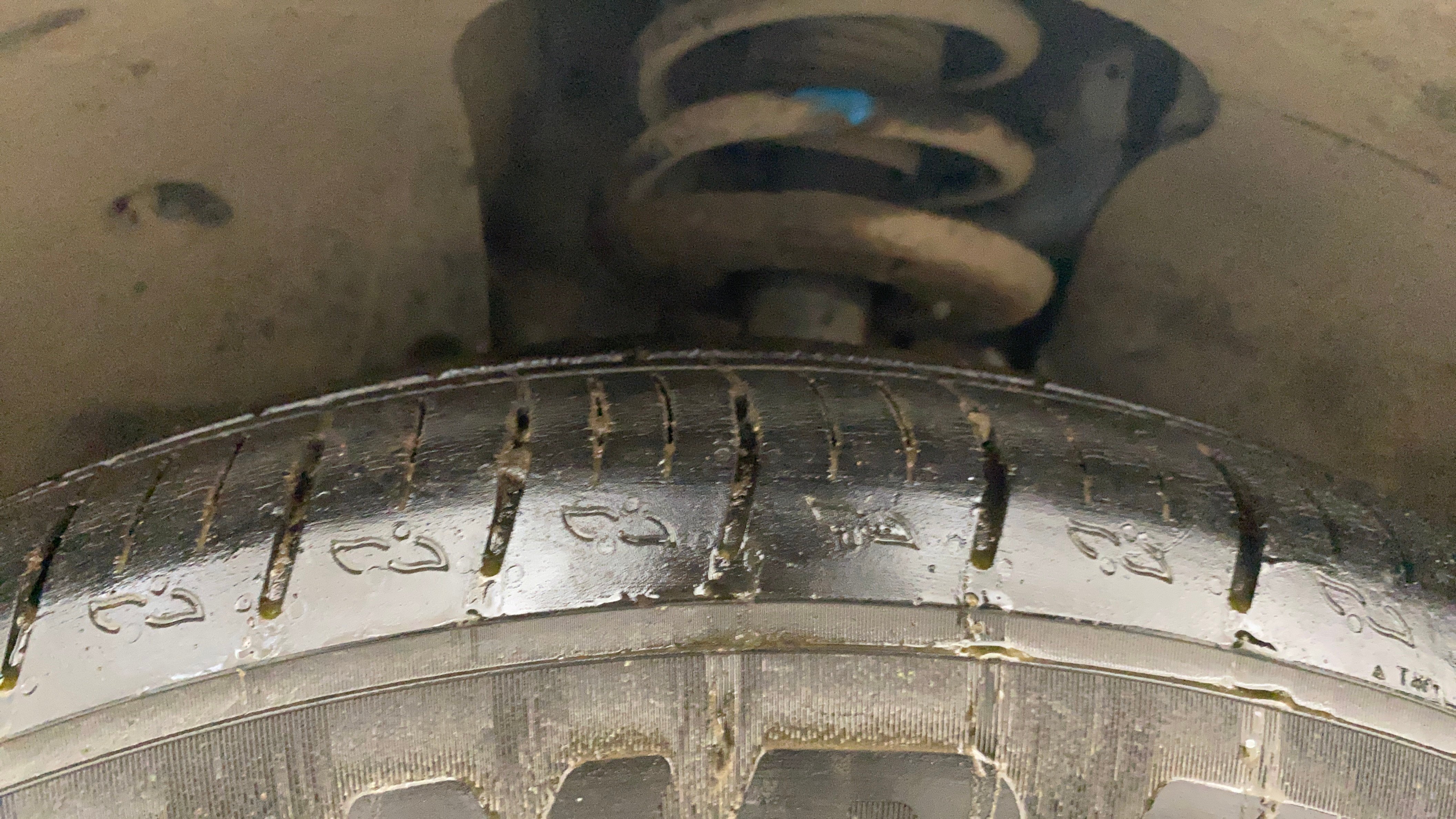 camera-Left-Front-Tyre-Tread