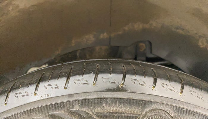 2017 Mahindra XUV500 W6, Diesel, Manual, 56,769 km, Left Rear Tyre Tread