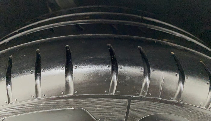 2011 Audi A6 2.0 TDI, Diesel, Automatic, 1,02,564 km, Right Front Tyre Tread