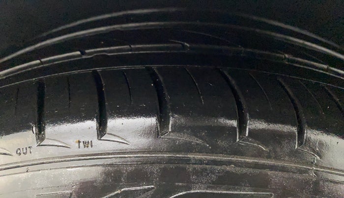 2011 Audi A6 2.0 TDI, Diesel, Automatic, 1,02,564 km, Left Rear Tyre Tread