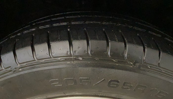 2016 Hyundai Creta SX PLUS 1.6 PETROL, Petrol, Manual, 30,512 km, Right Front Tyre Tread