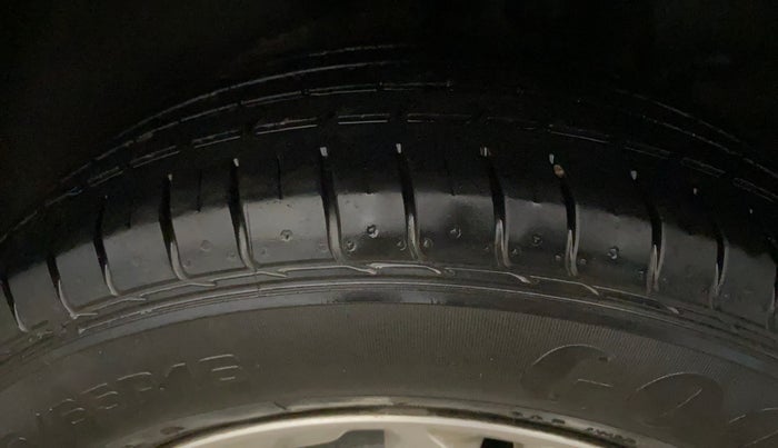 2016 Hyundai Creta SX PLUS 1.6 PETROL, Petrol, Manual, 30,512 km, Left Rear Tyre Tread