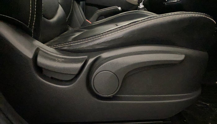 2016 Hyundai Creta SX PLUS 1.6 PETROL, Petrol, Manual, 30,512 km, Driver Side Adjustment Panel