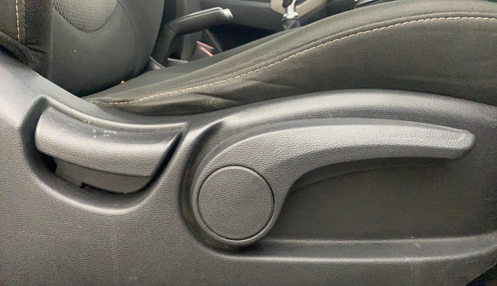 2016 Hyundai Creta S 1.6 PETROL, Petrol, Manual, 48,769 km, Driver Side Adjustment Panel