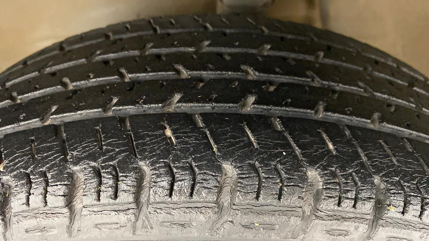 2016 Maruti Alto K10 VXI P, Petrol, Manual, 40,181 km, Left Front Tyre Tread