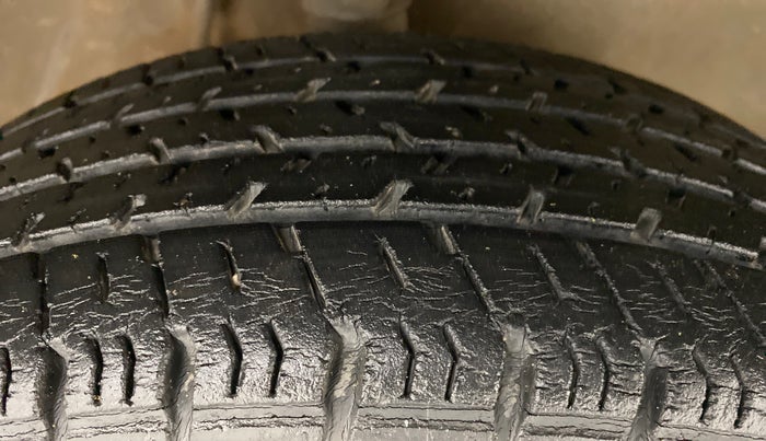 2016 Maruti Alto K10 VXI P, Petrol, Manual, 40,181 km, Right Front Tyre Tread
