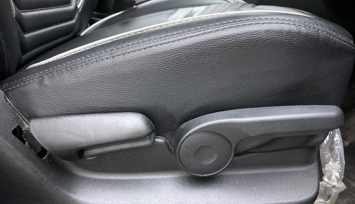 2021 Maruti Vitara Brezza ZXI PLUS AT SHVS, Petrol, Automatic, 40,651 km, Driver Side Adjustment Panel