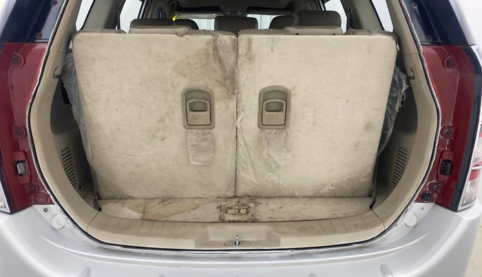 2015 Mahindra XUV500 W10, Diesel, Manual, 83,012 km, Boot Inside