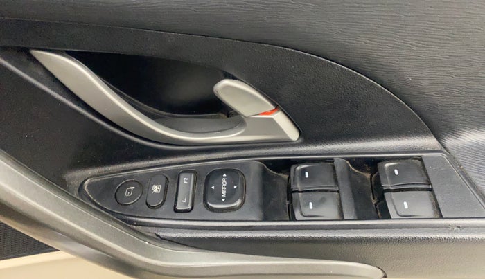 2015 Mahindra XUV500 W10, Diesel, Manual, 83,012 km, Driver Side Door Panels Control