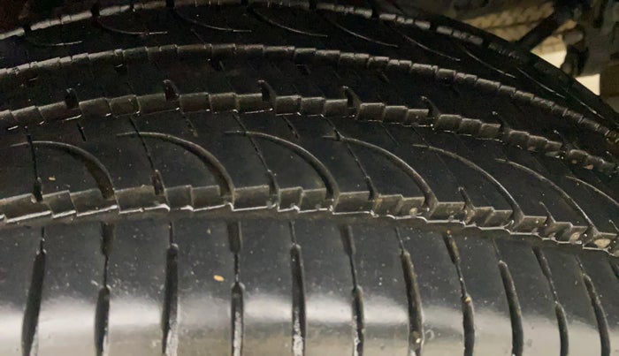 2015 Mahindra XUV500 W10, Diesel, Manual, 83,012 km, Left Rear Tyre Tread