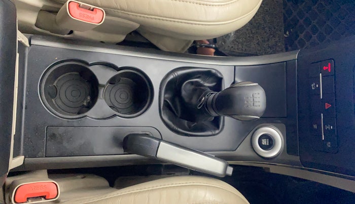 2015 Mahindra XUV500 W10, Diesel, Manual, 83,012 km, Gear Lever