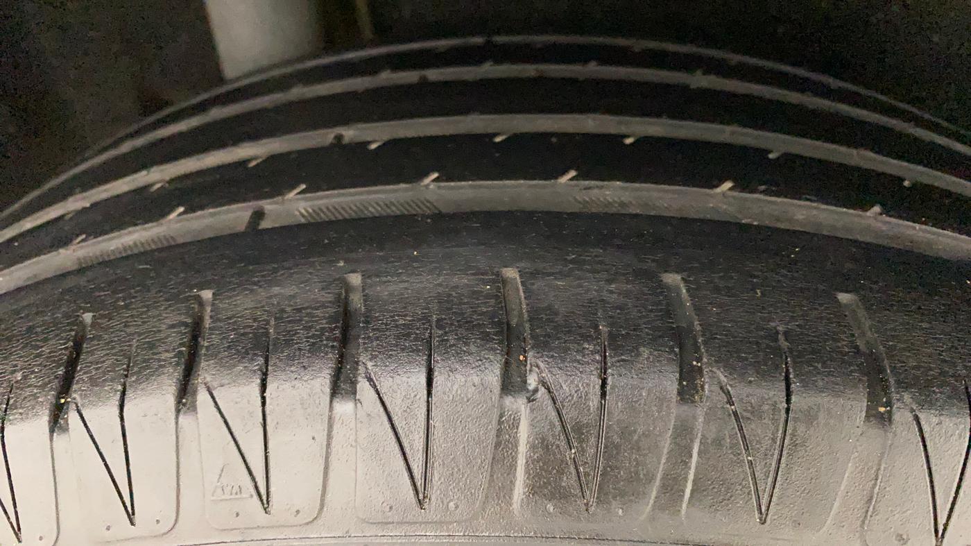 2017 Maruti Vitara Brezza ZDI PLUS, Diesel, Manual, 69,301 km, Right Rear Tyre Tread
