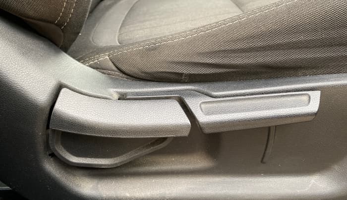 2021 Hyundai VENUE SX PLUS 1.0 TURBO DCT, Petrol, Automatic, 64,053 km, Driver Side Adjustment Panel