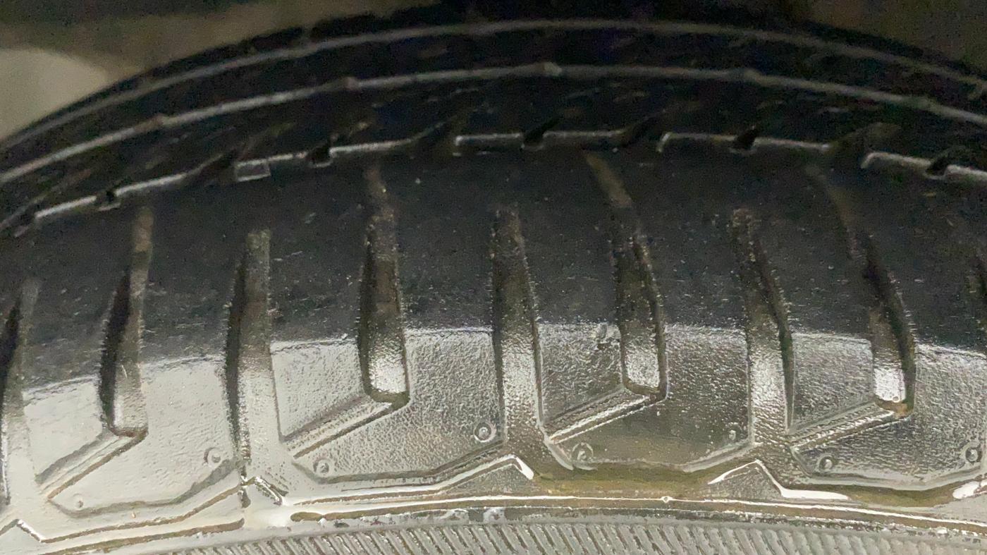 2013 Honda City 1.5L I-VTEC V MT SUNROOF, Petrol, Manual, 1,24,330 km, Left Front Tyre Tread
